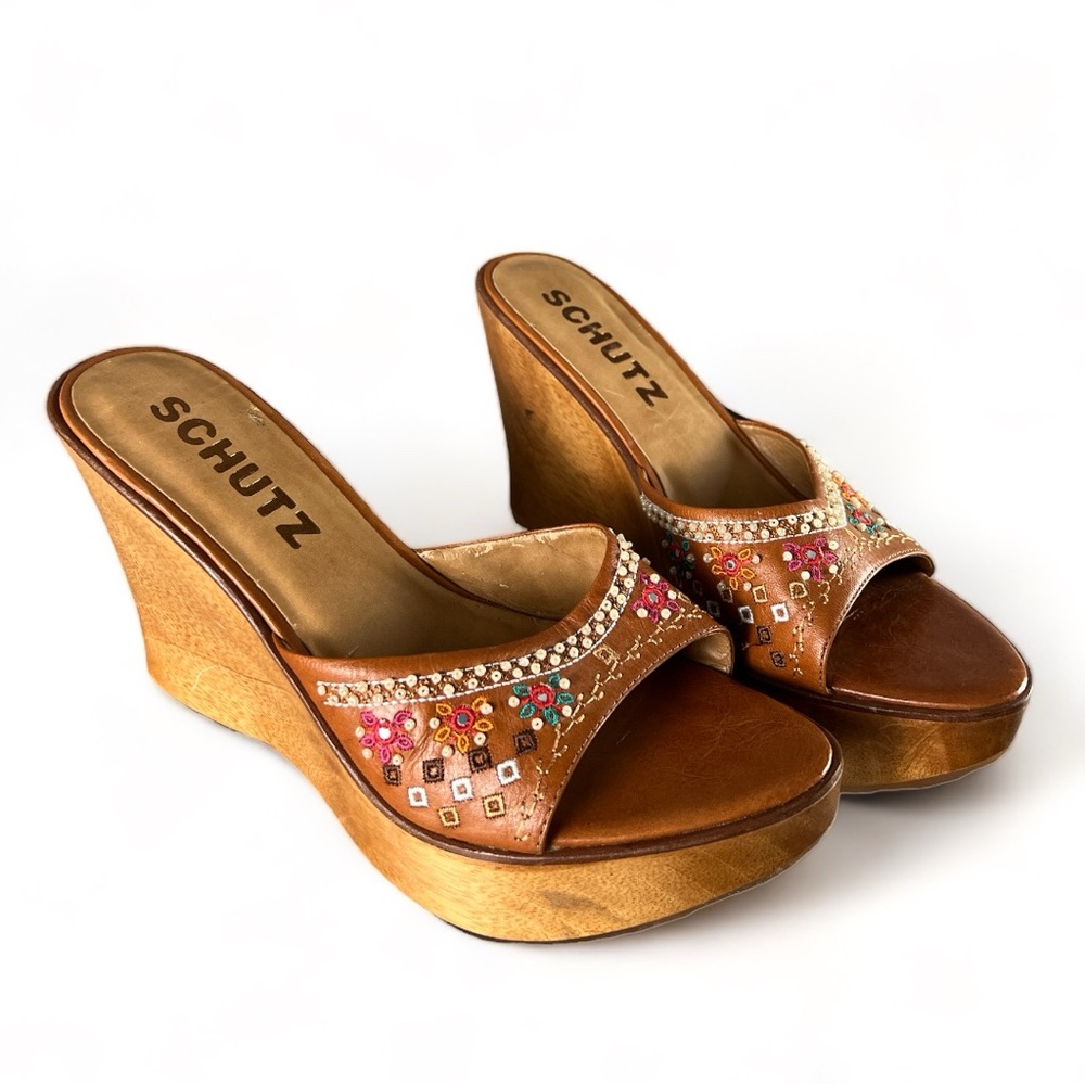 New SCHUTZ Wooden Brazilian Tan Leather Beaded Embroidered Platform Heels Size 9